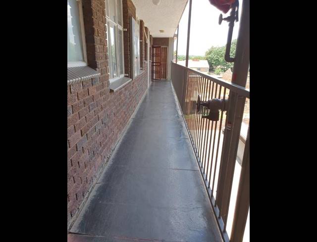 2 BEDROOM APARTMENT FOR SALE IN SILVERTON